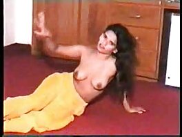 თინეიჯერი პატარძალი უფროსს აძლევს მანქანაში